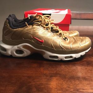 Gold air max plus qs men size 8